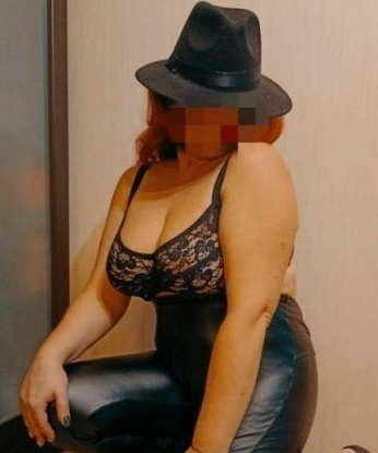 Обворожительная рыжая красавица готова рассказать тебе все тайны страсти и любви. Со мной ты почувствуешь себя настоящим мужчиной, я отдамся тебе без остатка и подарю незабываемые мгновения. Позвони, чтобы ощутить истинное блаженство в моих объятиях! 1649, 45 лет