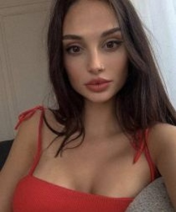 Страстная и игривая кошечка готова окунуть вас в мир незабываемых ощущений и страсти. Приглашаю в уютное гнездышко для расслабления и наслаждения. 14254, 24 года