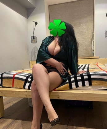 Экспертка в удовлетворении мужских желаний ждет вас для ярких и незабываемых встреч. Атмосфера расслабления и страсти гарантирована. Звоните прямо сейчас для встречи. 5015, 40 лет